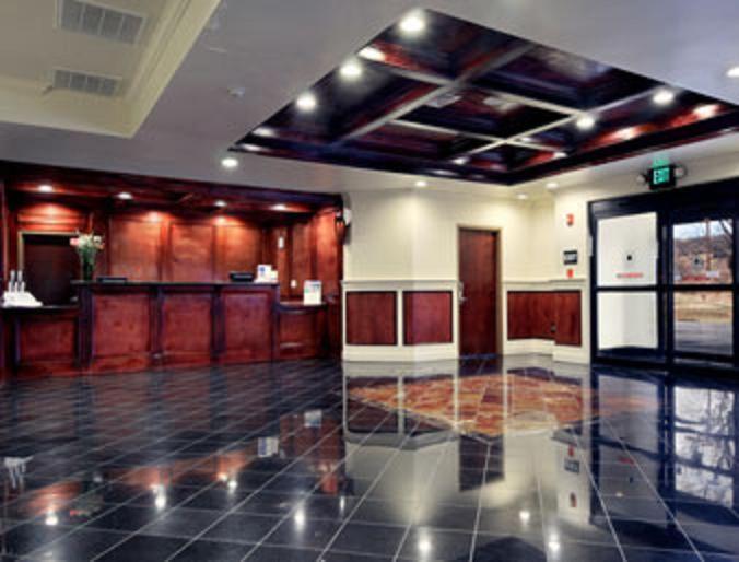Super 8 By Wyndham Danville İç mekan fotoğraf